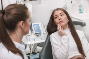 Should You See an Emergency Dentist for Facial Swelling?