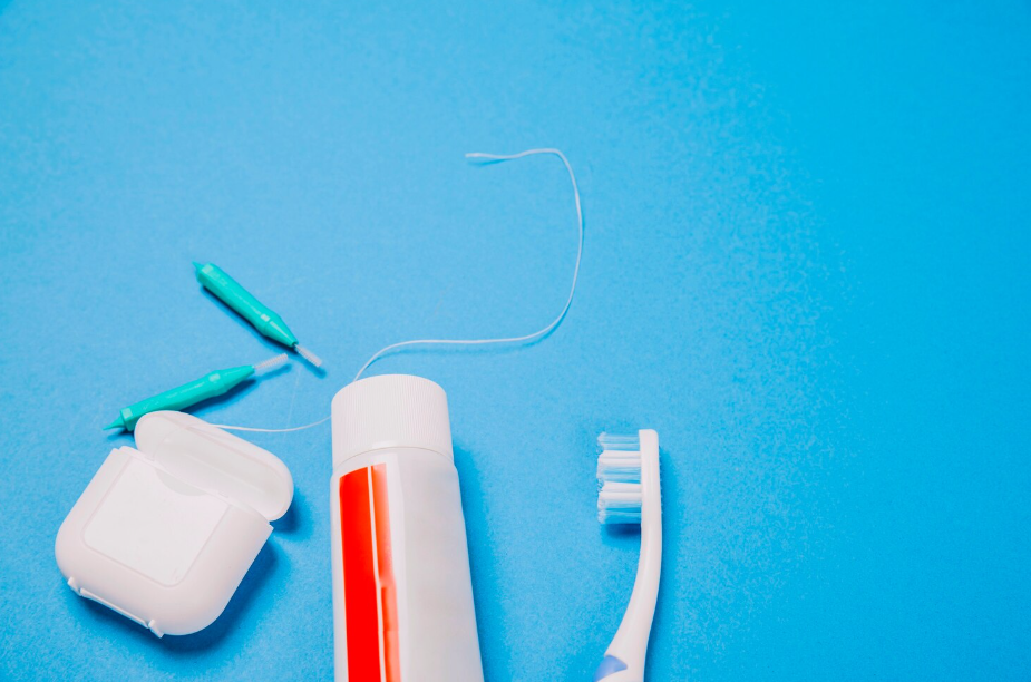 Dental Floss 101: A Comprehensive Guide on How to Use It